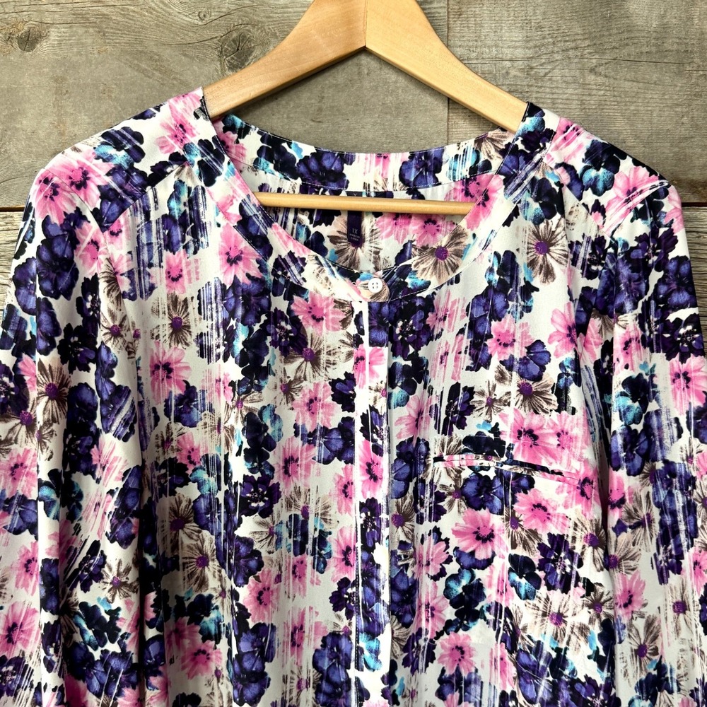 NYDJ 3/4 Sleeve Henley Pleat Back Blouse 1X Purple Floral Feminine Cottage Flowy